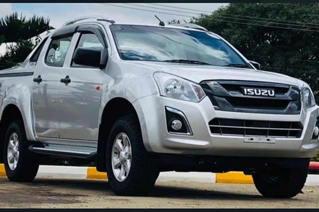 Isuzu TFS 86 Dcab Deluxe Accessorized Manual